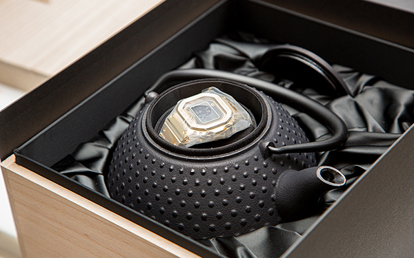 35本限定の 金無垢g Shock がついに出荷開始 納品の模様を世界初公開 高級腕時計専門誌クロノス日本版 Webchronos