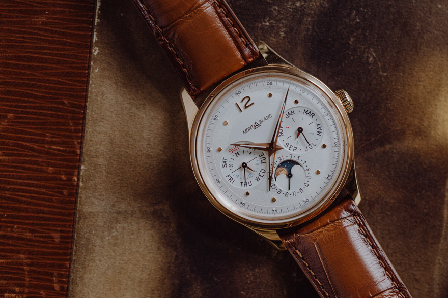 MontBlanc腕時計買った時は40万円くらいでした