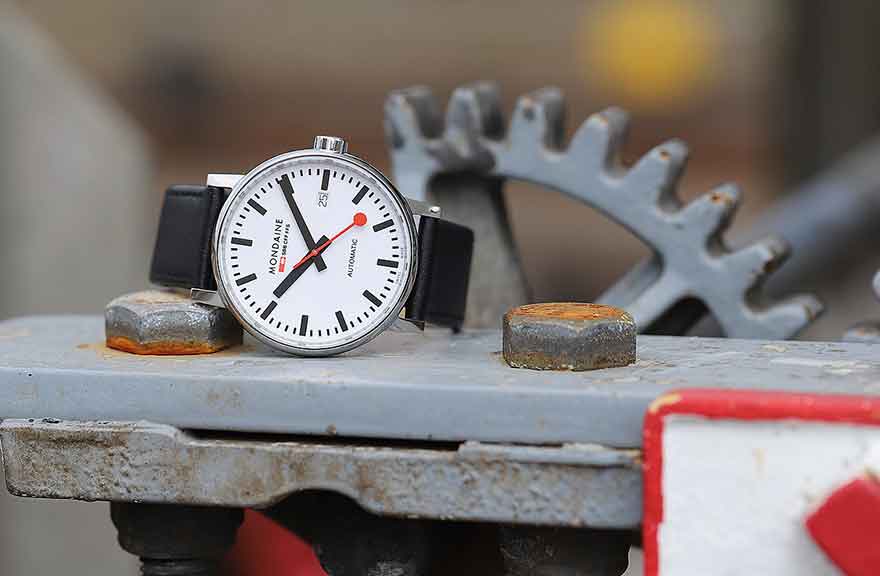 スイス国鉄公式 モンディーン掛け時計 - 掛時計/柱時計