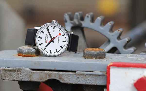 モンディーン製ウォールクロックのシーズン限定モデル | 高級腕時計 