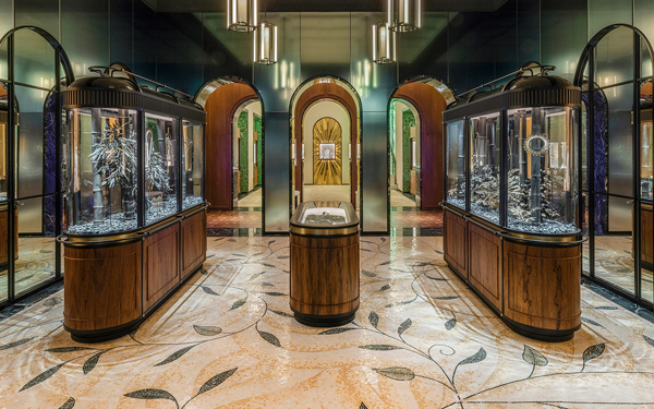 見る価値に溢れる特別な内装、細部まで贅を凝らしたブシュロン銀座本店